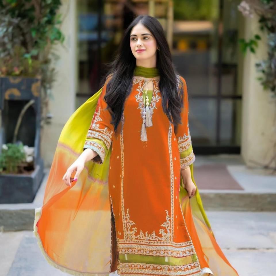 2 Pcs Women's Unstitched Lawn Embroidered Suit